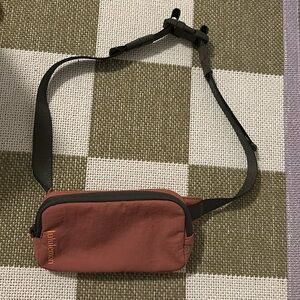 Lululemon everywhere belt bag mini